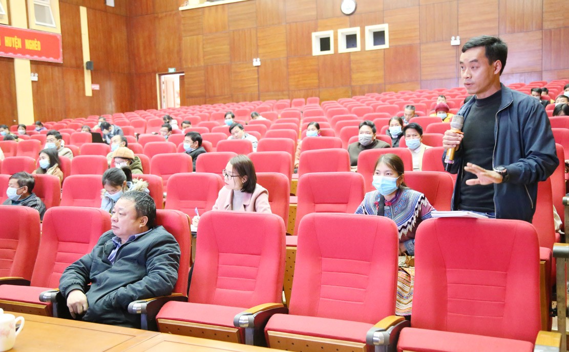 Các đại biểu nêu đề xuất, kiến nghị tại hội nghị. Các đại biểu nêu đề xuất, kiến nghị tại hội nghị.