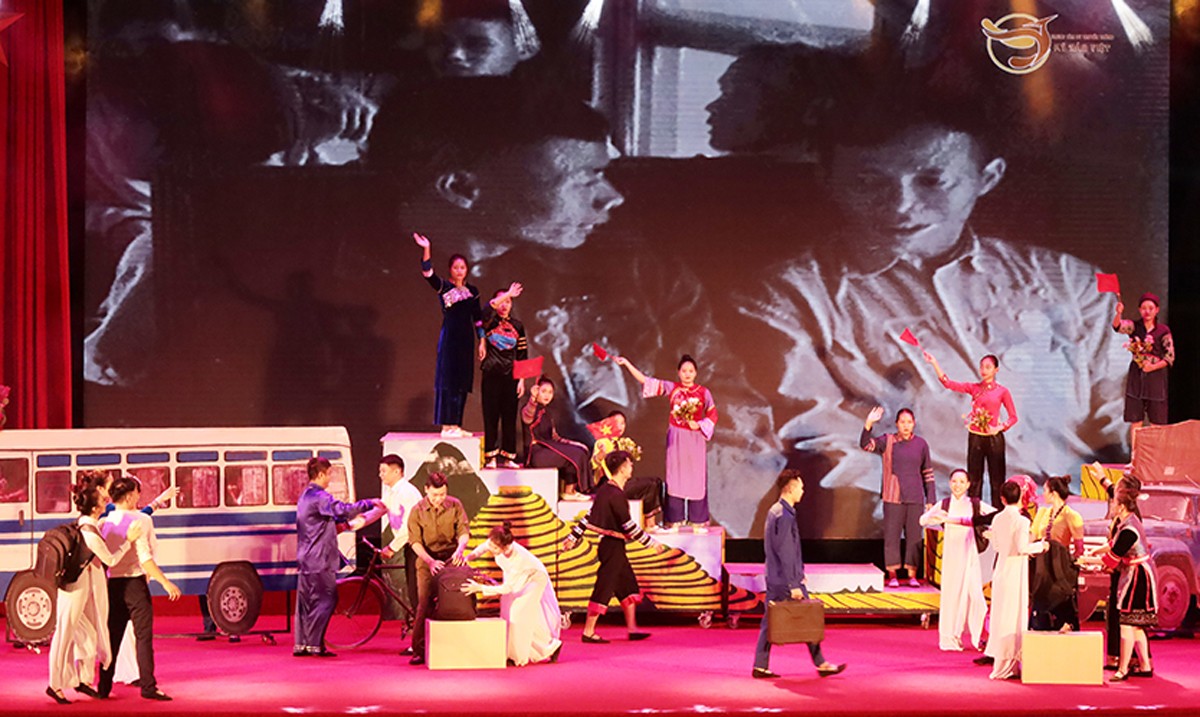 Lào Cai kỷ niệm 30 năm Ngày tái lập tỉnh và đón nhận Huân chương Lao động hạng Nhất ảnh 5