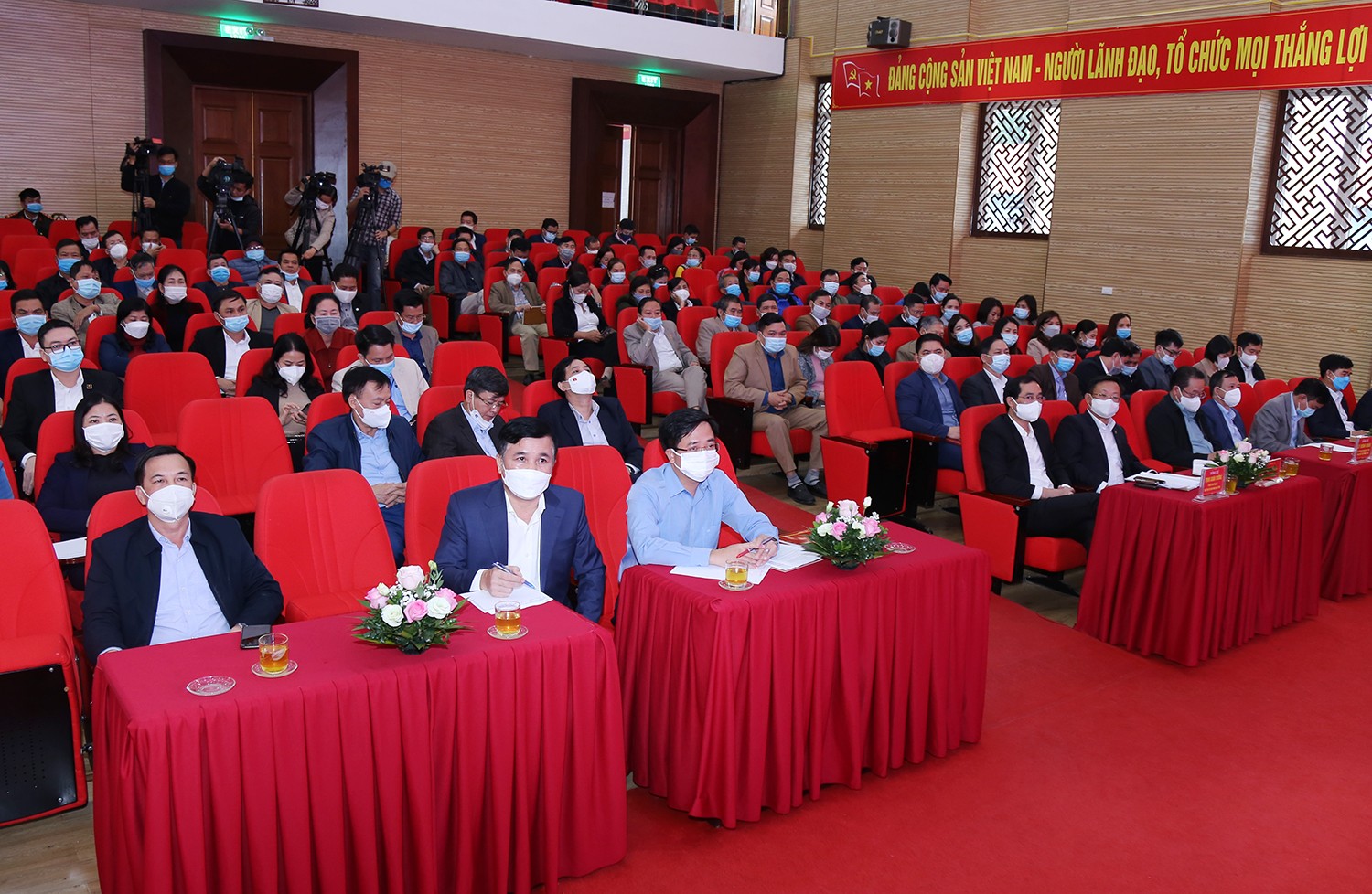 Đồng chí Trần Cẩm Tú, Ủy viên Bộ Chính trị, Bí thư Trung ương Đảng, Chủ nhiệm Ủy ban Kiểm tra Trung ương tiếp xúc cử tri huyện Bảo Thắng ảnh 2