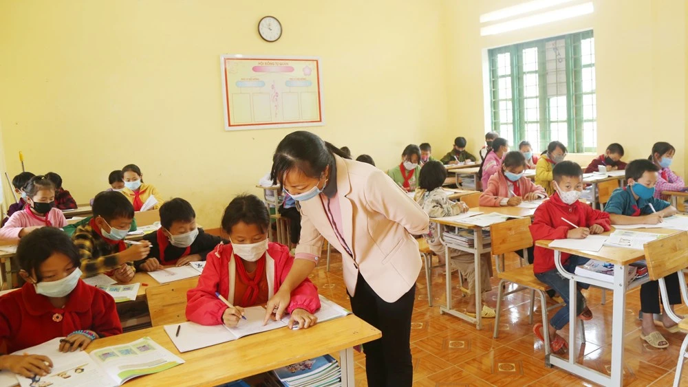 Sa Pa duy trì tỷ lệ học sinh đi học chuyên cần ảnh 1