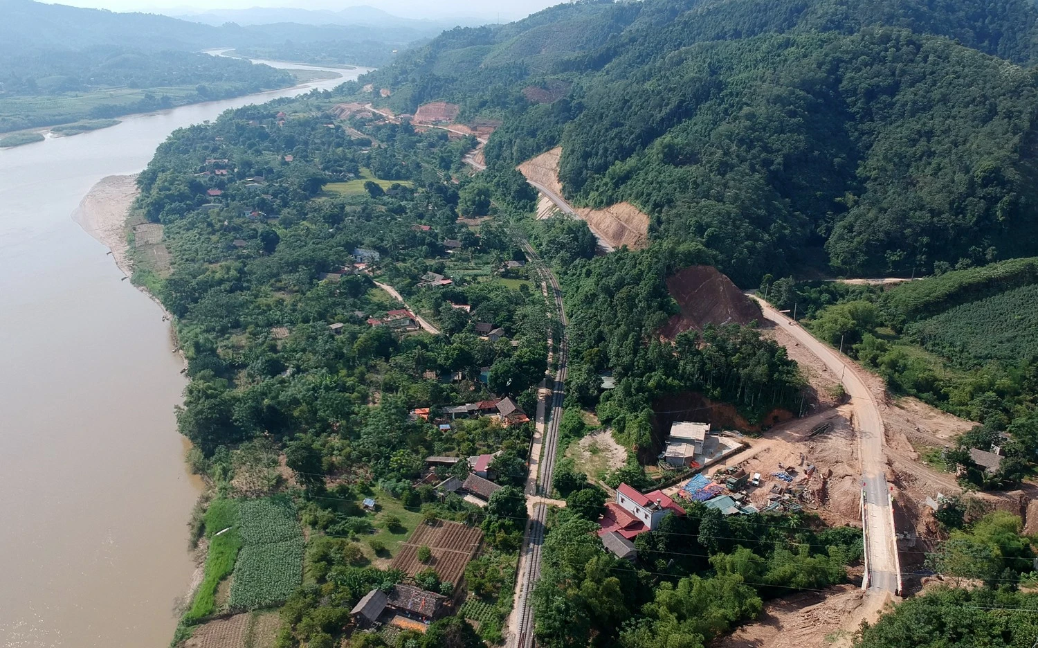 Giải ngân vốn đầu tư nguồn vay nước ngoài đạt 25,1% ảnh 1