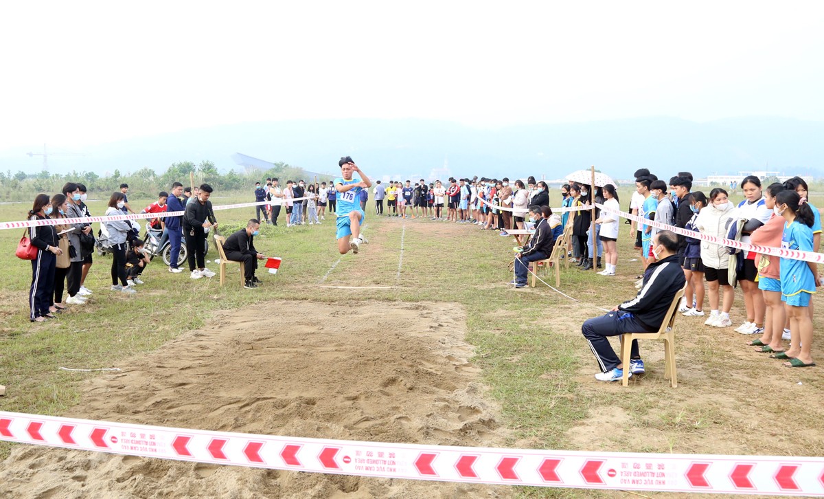 Bế mạc Giải Điền kinh học sinh khối THPT, THCS tỉnh Lào Cai năm 2021 ảnh 2