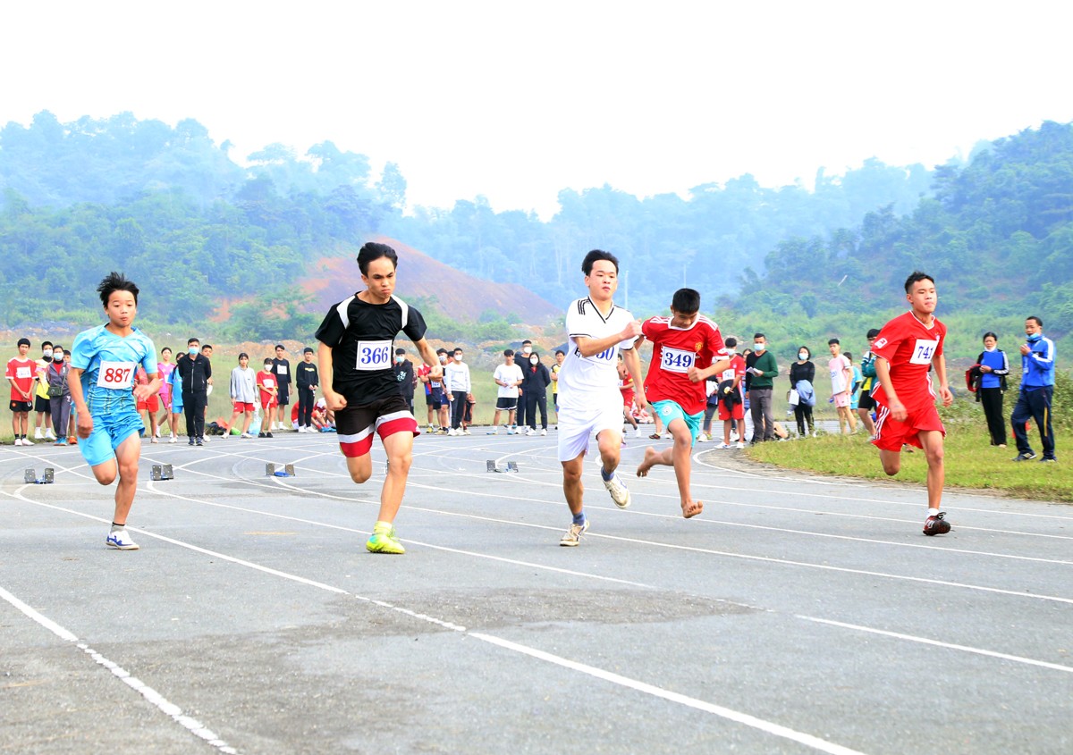 Bế mạc Giải Điền kinh học sinh khối THPT, THCS tỉnh Lào Cai năm 2021 ảnh 1