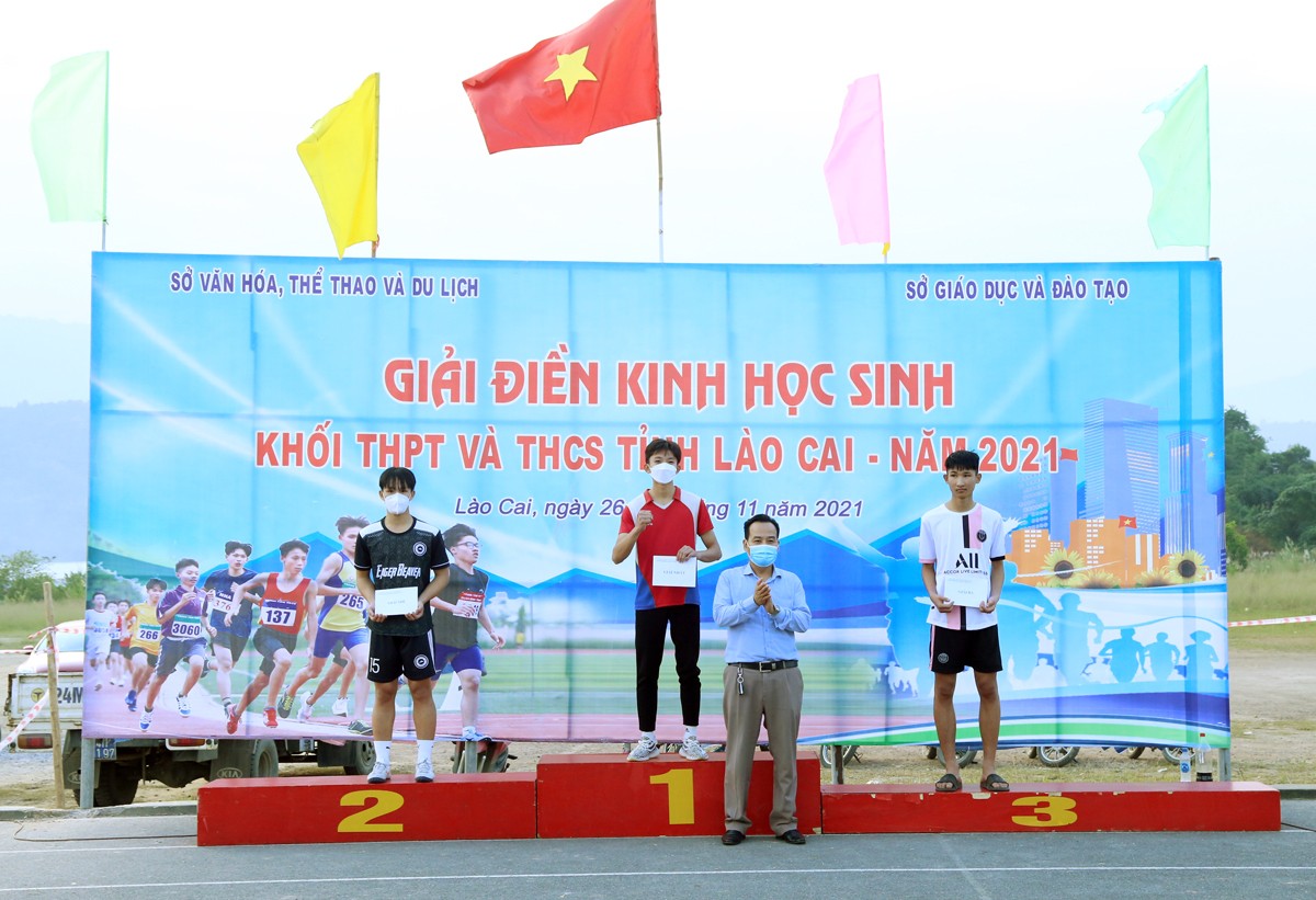 Bế mạc Giải Điền kinh học sinh khối THPT, THCS tỉnh Lào Cai năm 2021 ảnh 4
