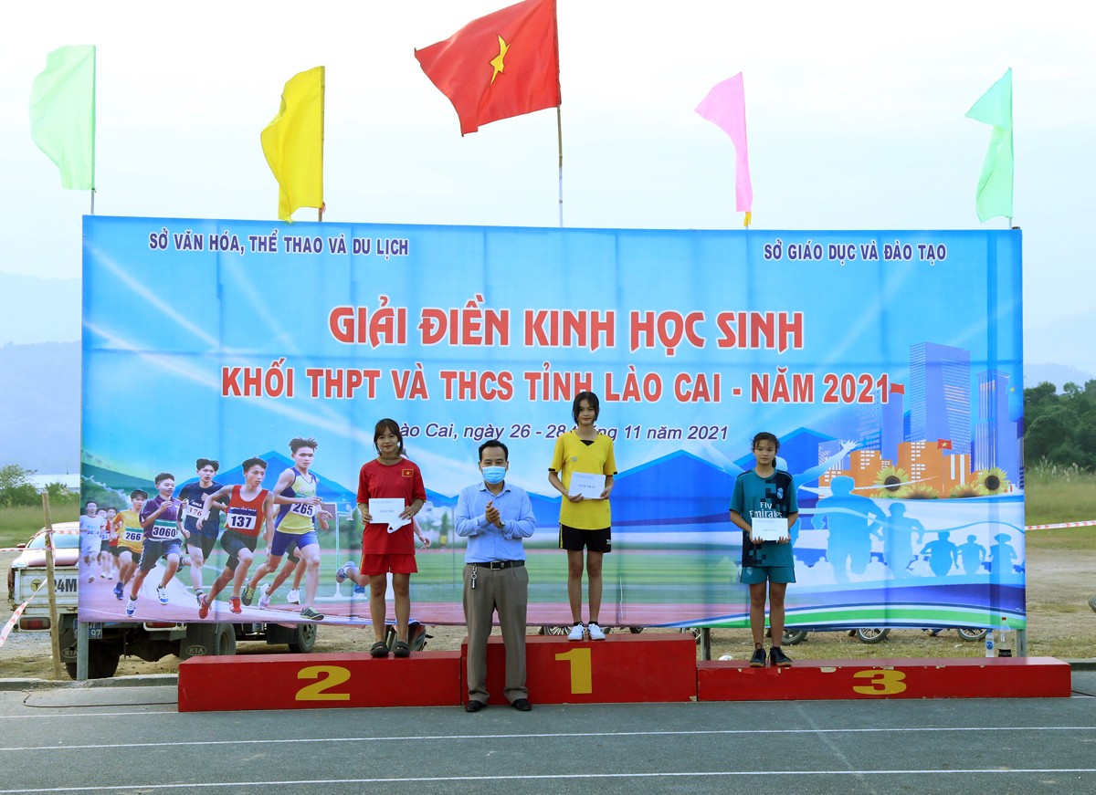 Bế mạc Giải Điền kinh học sinh khối THPT, THCS tỉnh Lào Cai năm 2021 ảnh 7