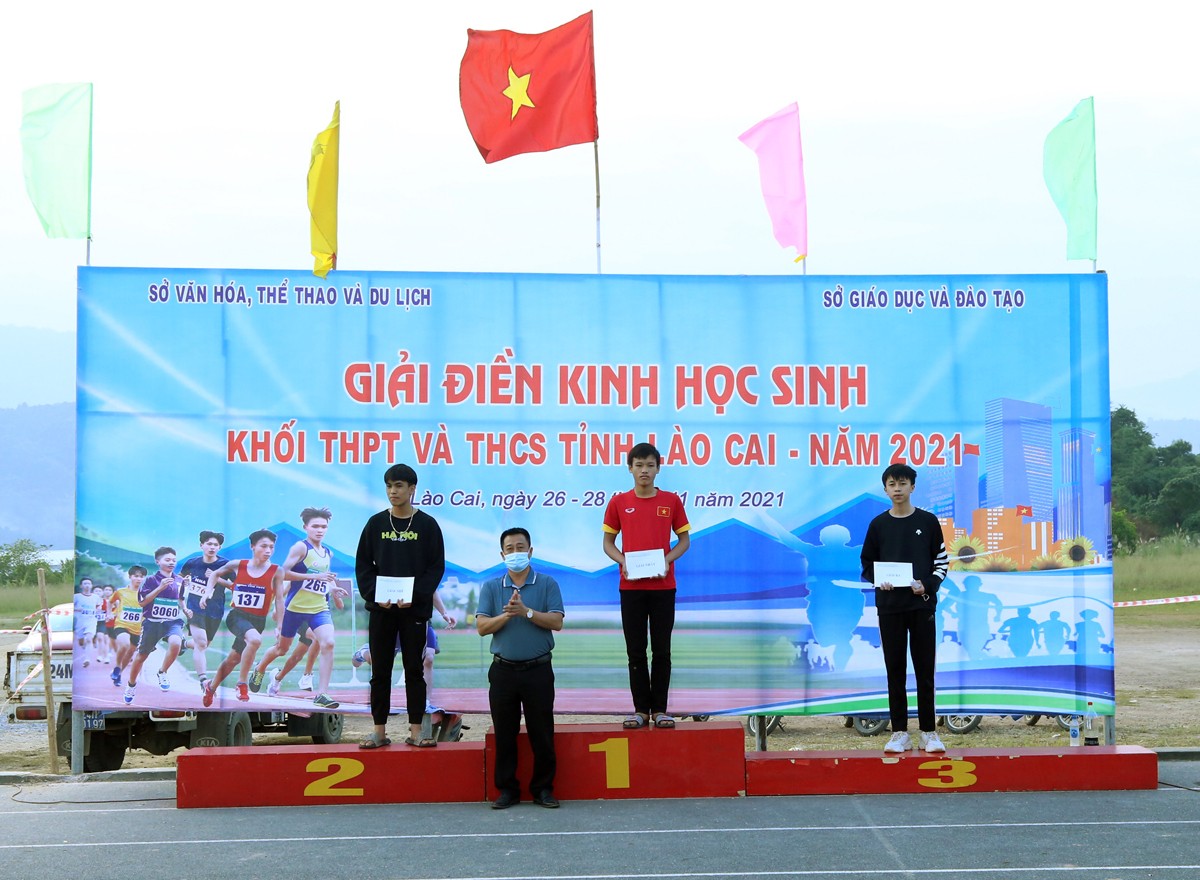 Trao giải nội dung chạy 200 mét nam THCS. Trao giải nội dung chạy 200 mét nam THPT. Trao giải nội dung chạy 100 mét nam THCS. Trao giải nội dung chạy tiếp sức 400 mét nam THCS. Trao giải nhảy cao nội dung nữ THCS. Trao giải nội dung chạy 200 mét nam THCS. Trao giải nội dung chạy 200 mét nam THPT. Trao giải nội dung chạy 100 mét nam THCS. Trao giải nội dung chạy tiếp sức 400 mét nam THCS. Trao giải nhảy cao nội dung nữ THCS.