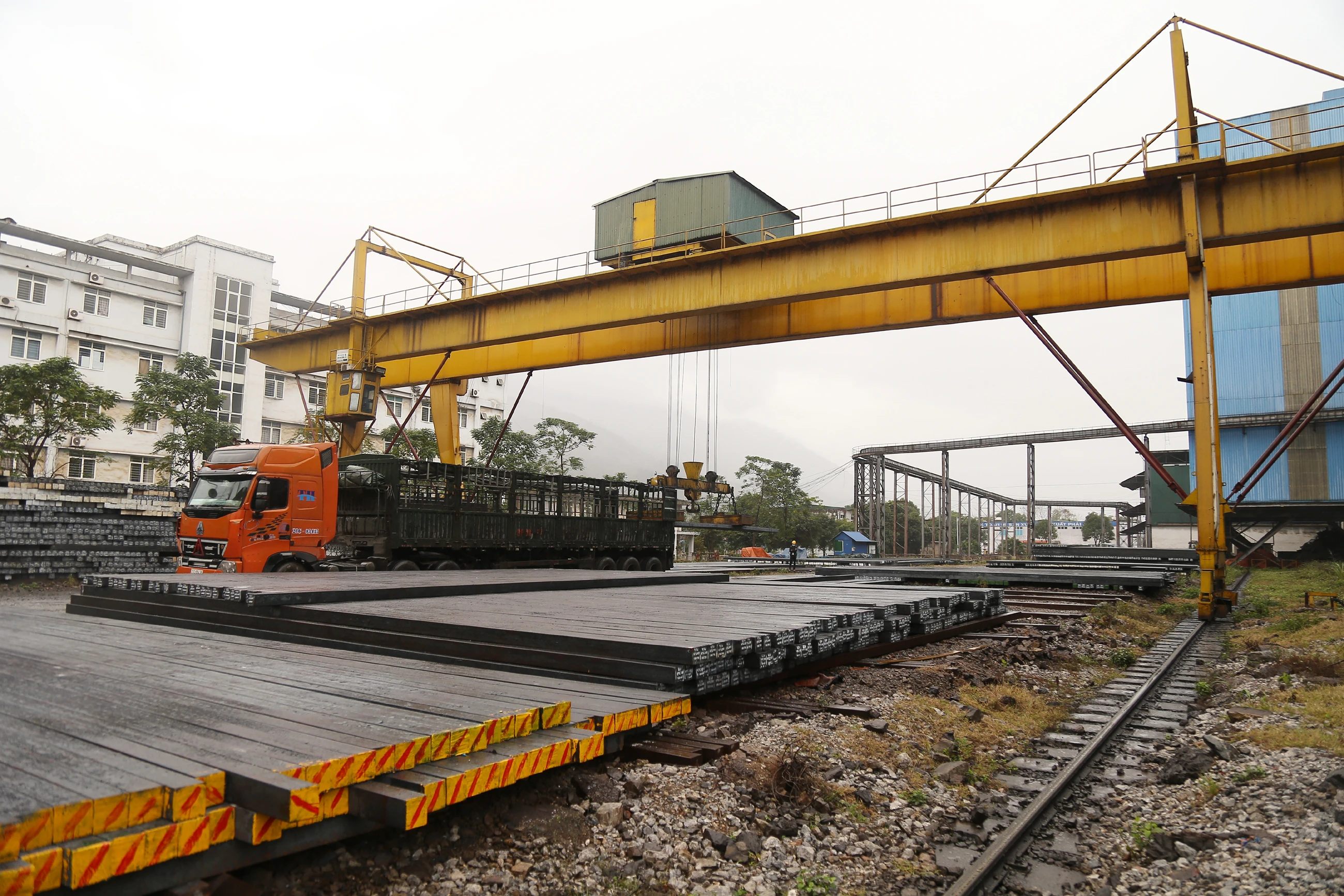 Nhiều doanh nghiệp sản xuất công nghiệp không nghỉ tết ảnh 6