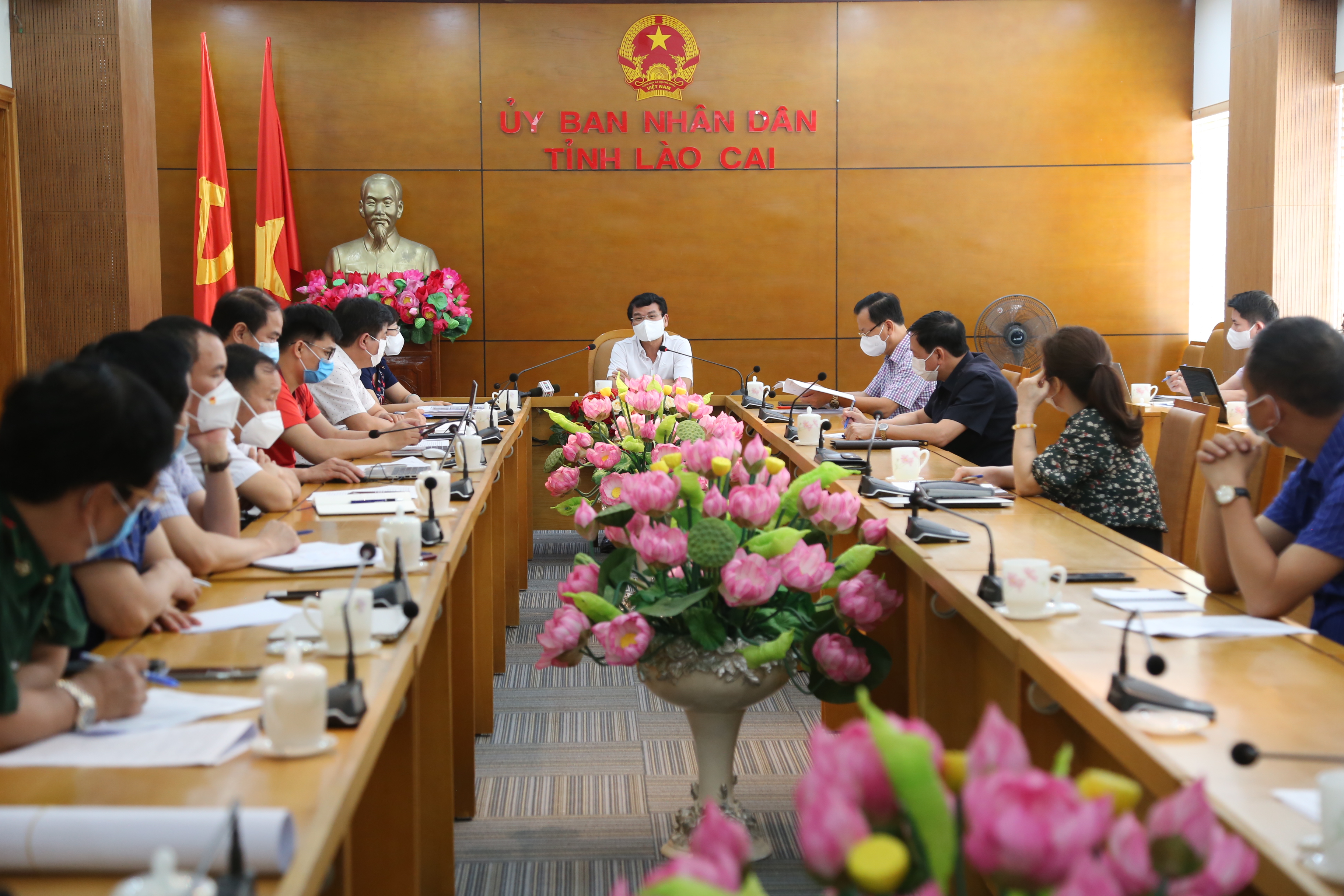 Khẩn trương điều tra, truy vết các trường hợp liên quan đến ca nghi nhiễm Covid-19 ảnh 1