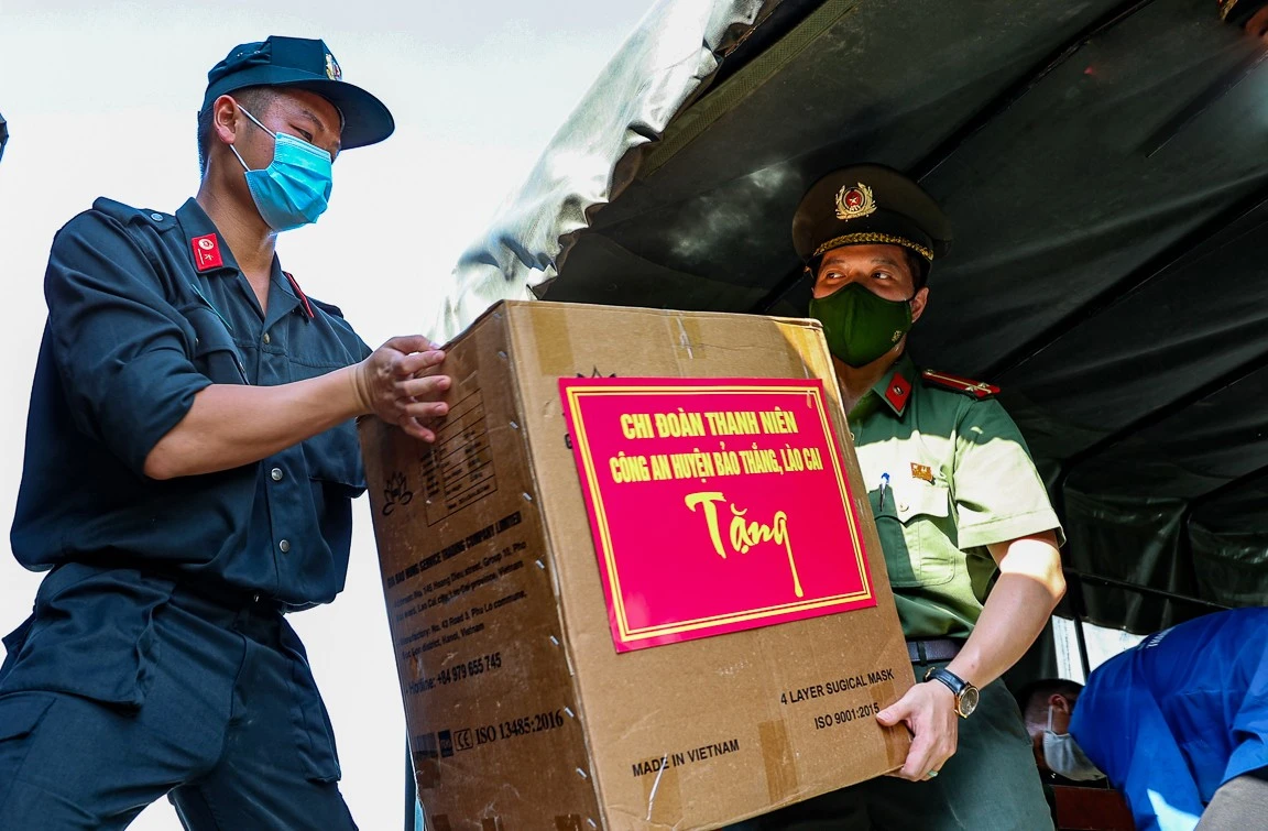 Đoàn Thanh niên Công an tỉnh Lào Cai gửi tặng rau xanh cho người dân Hà Nội ảnh 5