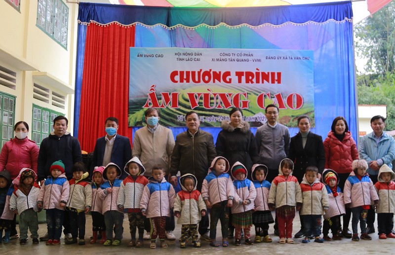 Khởi công đường liên gia thôn Nhiều Cù Ván, xã Tả Van Chư ảnh 2