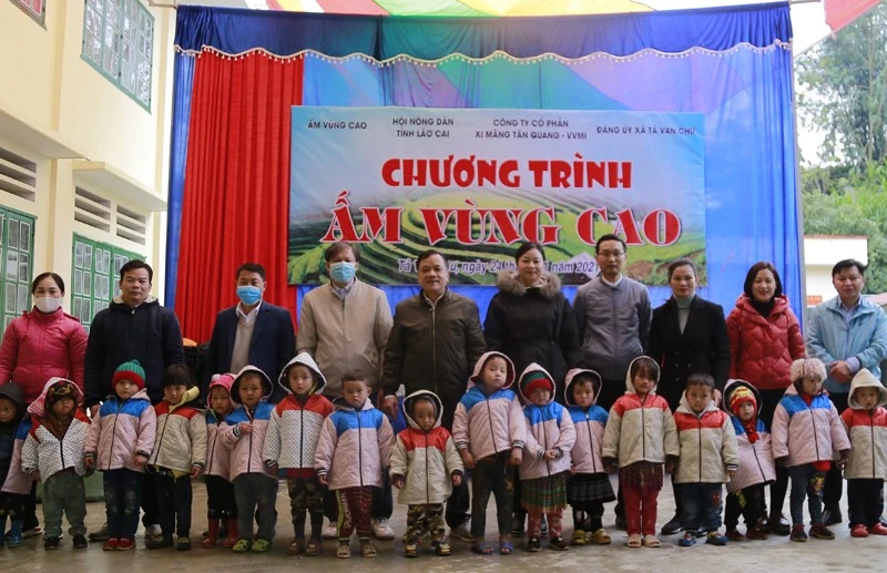 Khởi công đường liên gia thôn Nhiều Cù Ván, xã Tả Van Chư ảnh 2