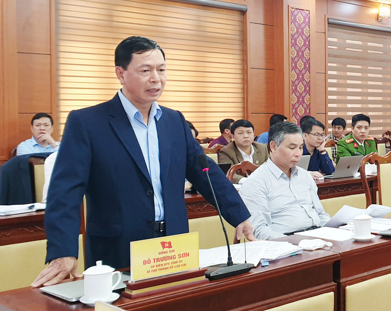 Bí thư Thành ủy Lào Cai Đỗ Trường Sơn báo cáo tình hình thực hiện nhiệm vụ năm 2020 với Ban Thường vụ Tỉnh ủy. Bí thư Thành ủy Lào Cai Đỗ Trường Sơn báo cáo tình hình thực hiện nhiệm vụ năm 2020 với Ban Thường vụ Tỉnh ủy.