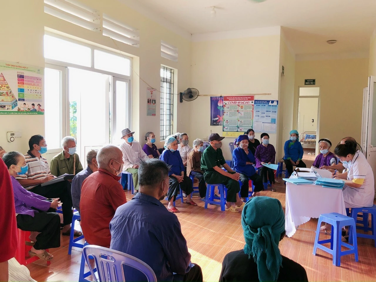 Trung tâm Y tế thành phố Lào Cai: Nhiều hoạt động hưởng ứng Ngày Quốc tế Người cao tuổi ảnh 2