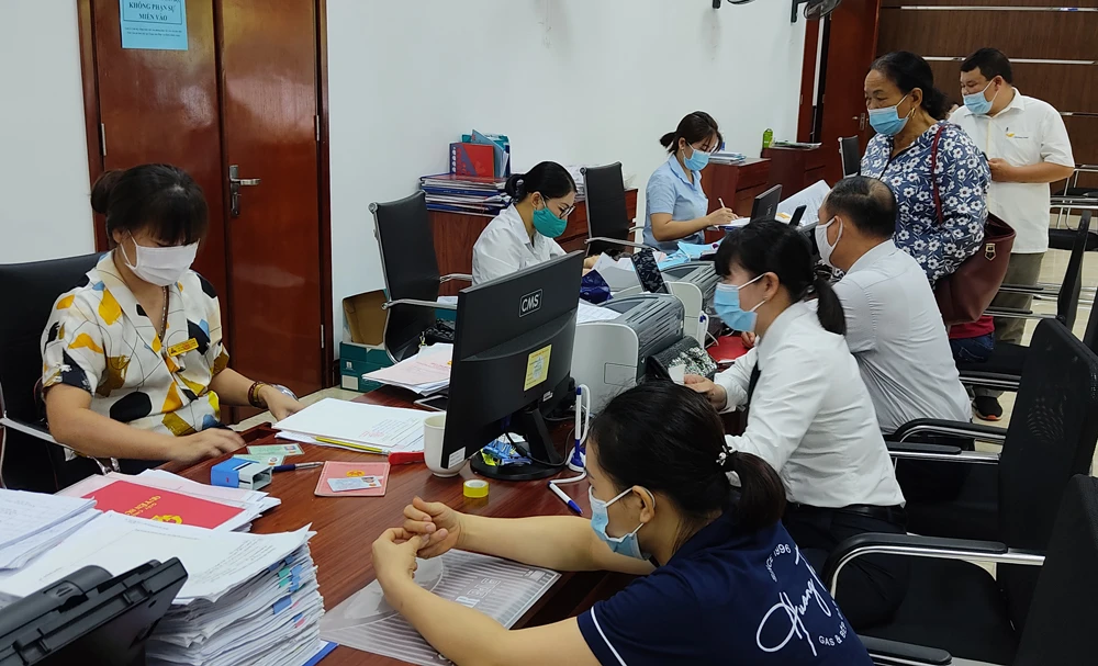 Hoạt động ở Trung tâm Phục vụ hành chính công của tỉnh.