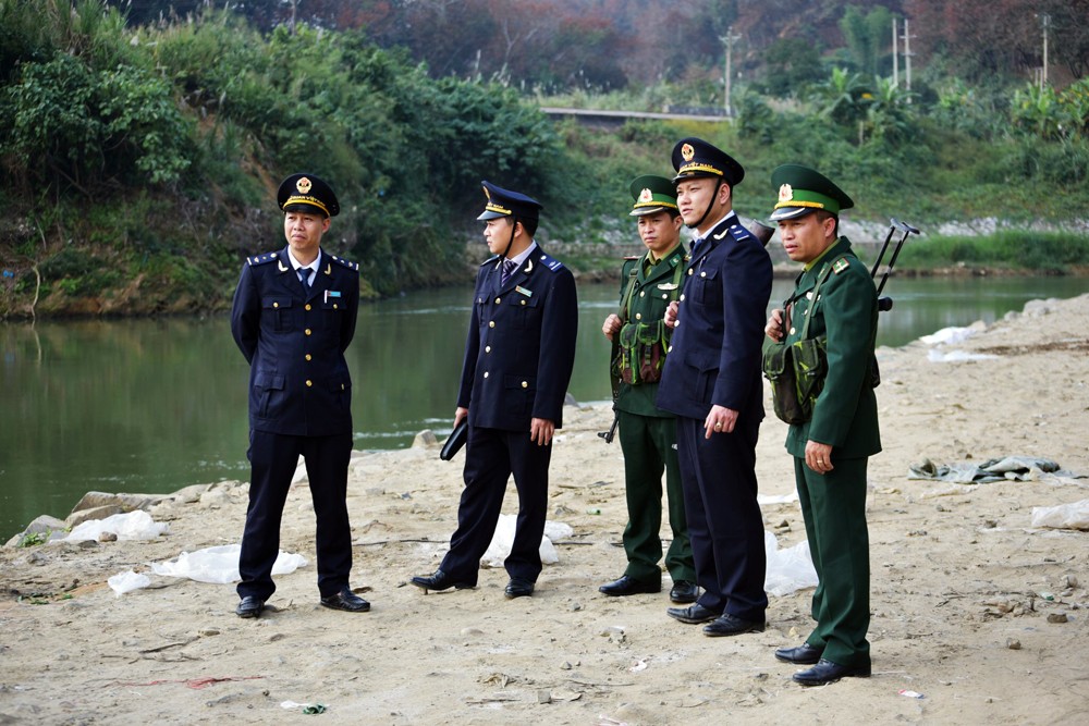 Phối hợp tăng cường công tác phòng, chống buôn lậu, gian lận thương mại qua biên giới.