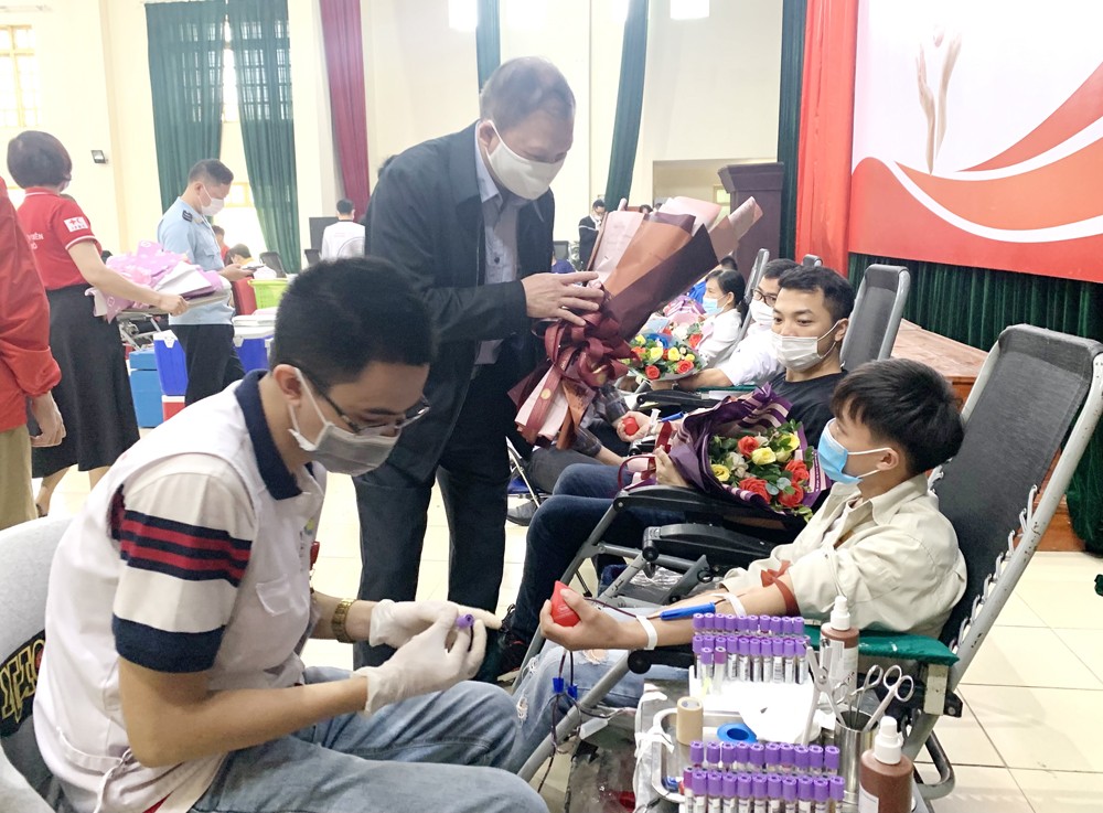 Tiếp nhận 464 đơn vị máu tại chương trình “Giọt máu nghĩa tình” ảnh 5