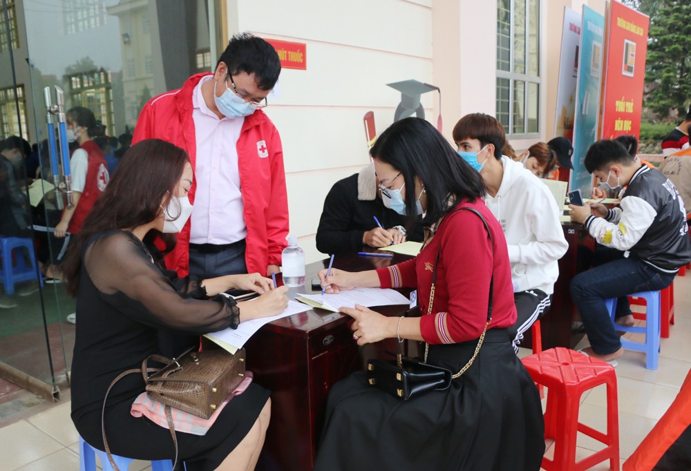 Tiếp nhận 464 đơn vị máu tại chương trình “Giọt máu nghĩa tình” ảnh 3