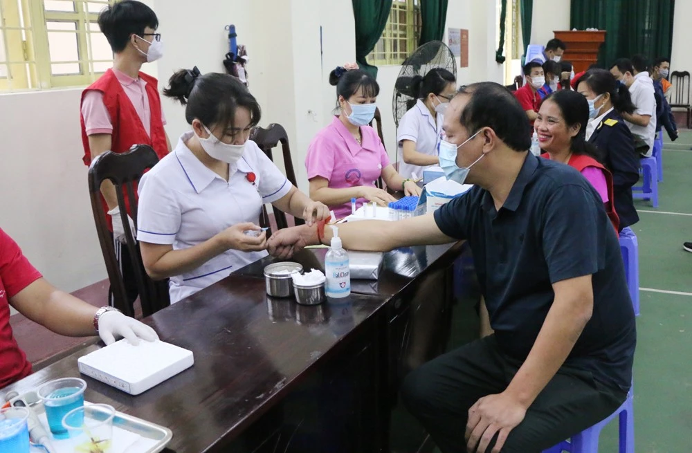 Tiếp nhận 464 đơn vị máu tại chương trình “Giọt máu nghĩa tình” ảnh 4