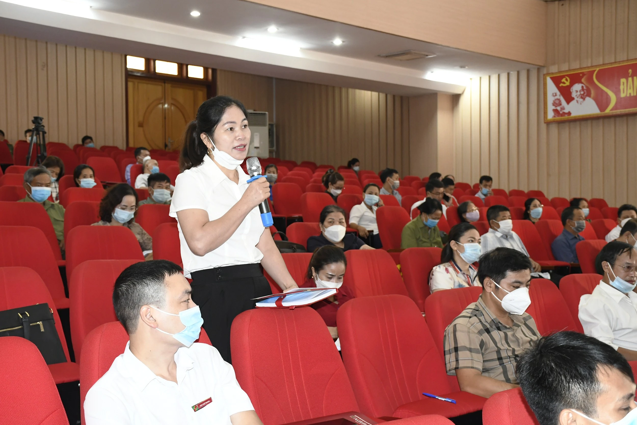 Đoàn đại biểu Quốc hội tỉnh tiếp xúc cử tri huyện Văn Bàn và Bảo Thắng ảnh 3