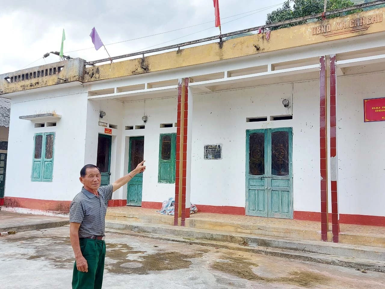 Khu trụ sở UBND xã Cán Cấu cũ do ông Nhà hiến đất xây dựng.