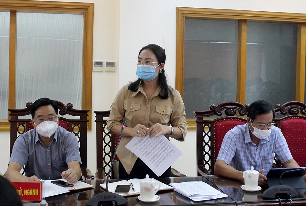 Đại biểu phát biểu ý kiến tại hội thảo.