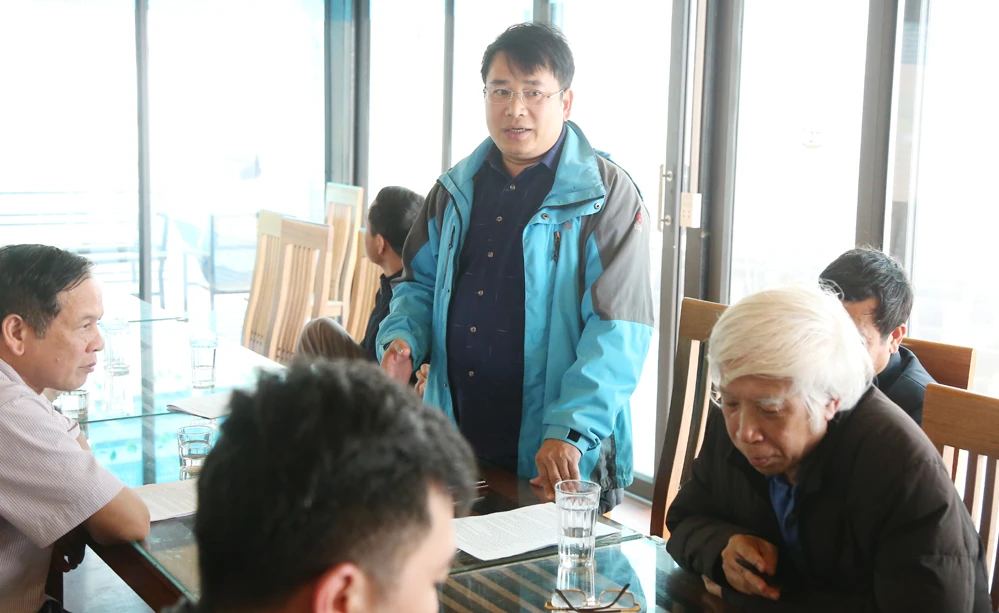 Đại biểu thảo luận tại hội nghị Đại biểu thảo luận tại hội nghị