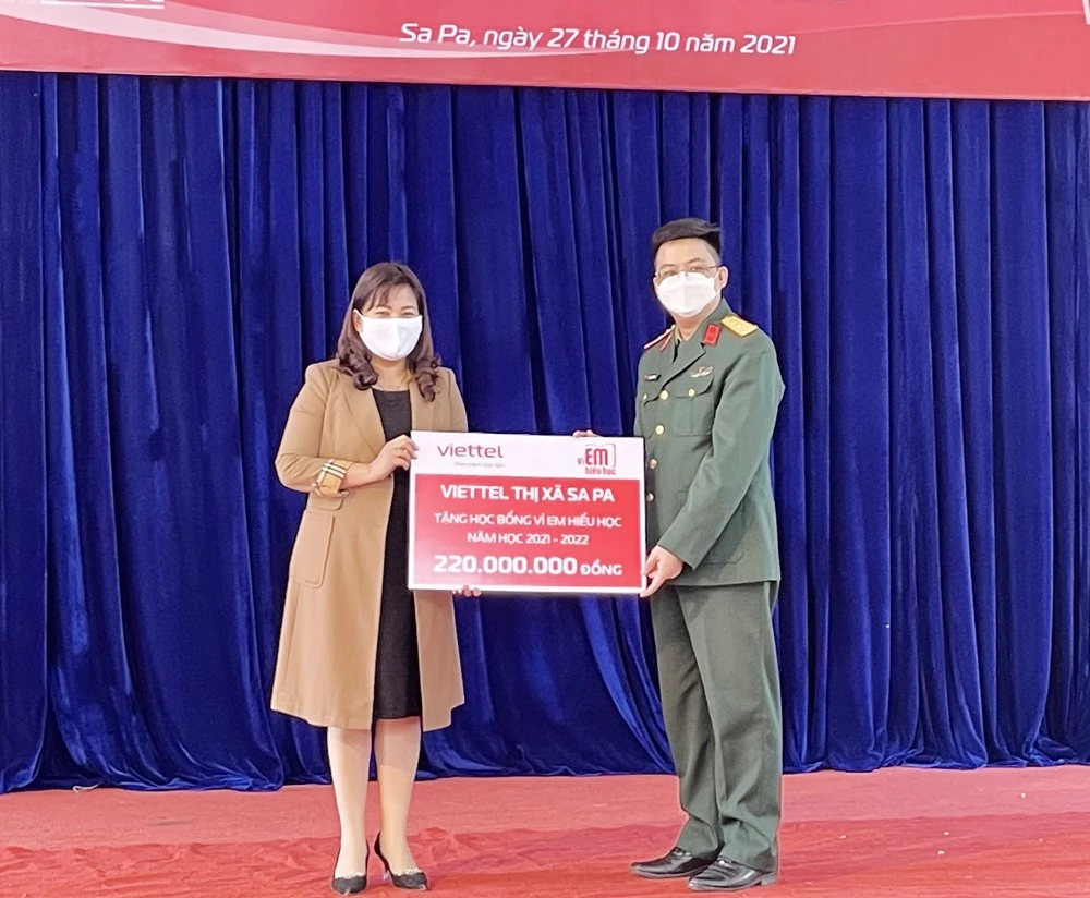 Trao học bổng "Vì em hiếu học" năm thứ 8 ảnh 3