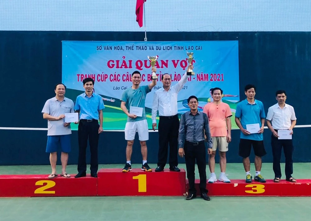 Trao giải nội dung đôi nam lãnh đạo. Trao giải nội dung đôi nam đôi nam 46 tuổi trở lên. Trao giải nội dung đôi nam nữ. Trao giải nội dung đôi nam 45 tuổi trở xuống.