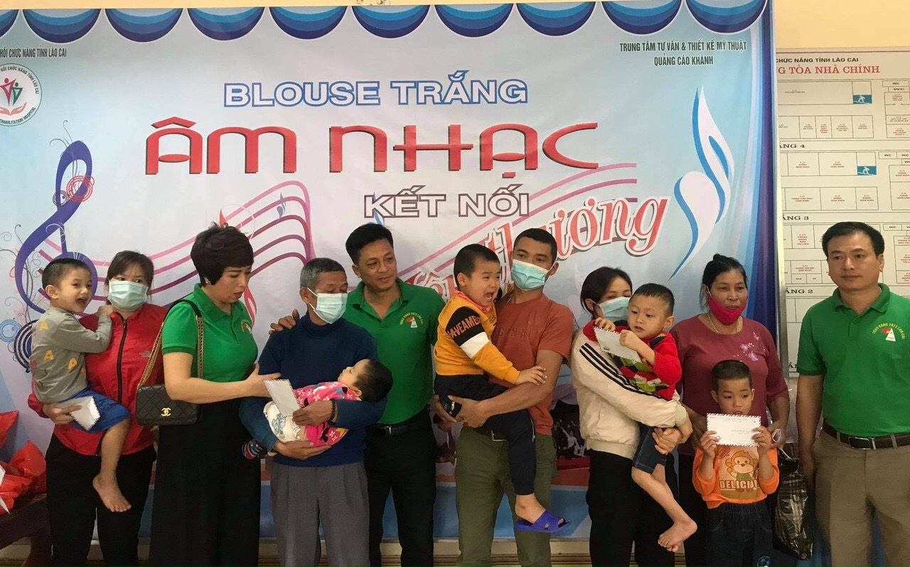 Bệnh viện Phục hồi chức năng tặng 166 suất quà cho bệnh nhân có hoàn cảnh khó khăn ảnh 2