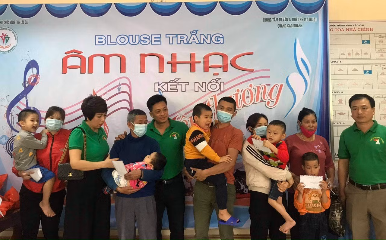 Bệnh viện Phục hồi chức năng tặng 166 suất quà cho bệnh nhân có hoàn cảnh khó khăn ảnh 2