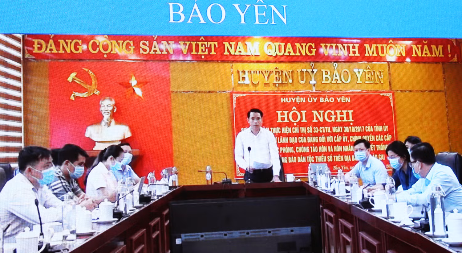 Thường trực Huyện uỷ Bảo Yên phát biểu tại hội nghị.