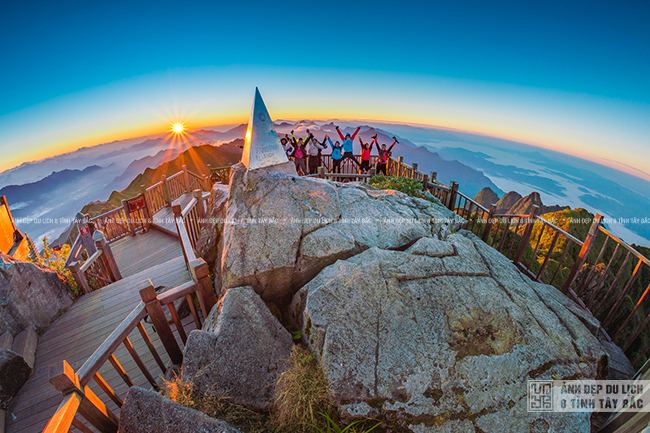 Các nghệ sỹ Lào Cai tham&nbsp;gia triển lãm ảnh nghệ thuật du lịch Tây Bắc&nbsp; ảnh 1