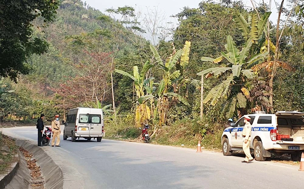 Lực lượng cảnh sát giao thông tăng cường tuần tra đảm bảo trật tự an toàn giao thông trên các tuyến quốc lộ, tỉnh lộ.