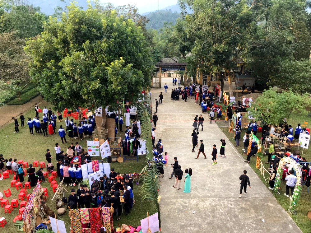 Trường THPT số 3 Bảo Yên: Sắc màu Ngày hội văn hóa các dân tộc ảnh 1