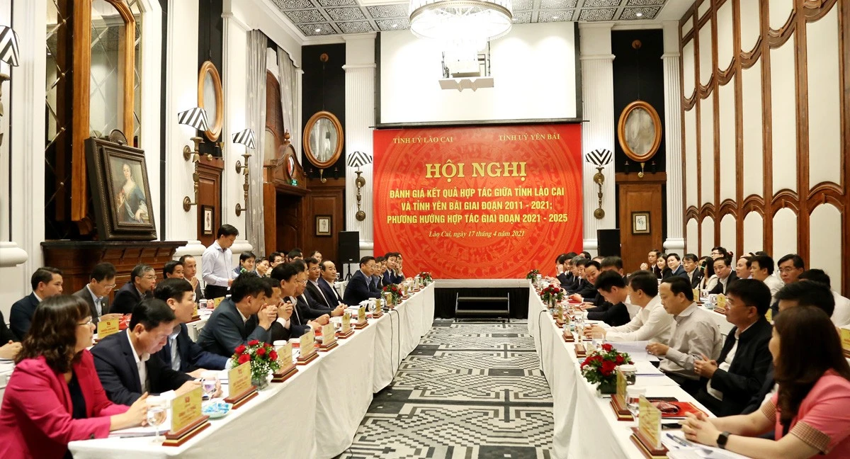 Quang cảnh hội nghị đánh giá kết quả hợp tác giữa tỉnh Lào Cai và tỉnh Yên Bái giai đoạn 2011 - 2021 tại Lào Cai tháng 4/2021.