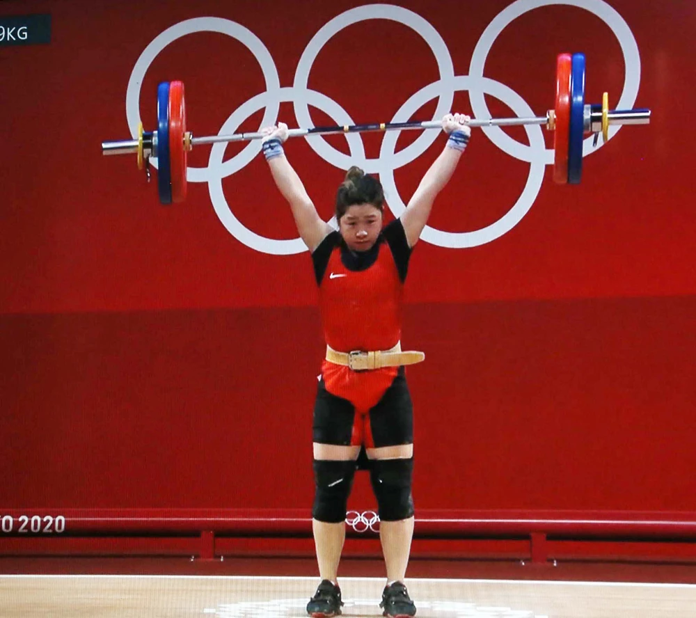 Hoàng Thị Duyên thi đấu tại Olympic Tokyo 2020.