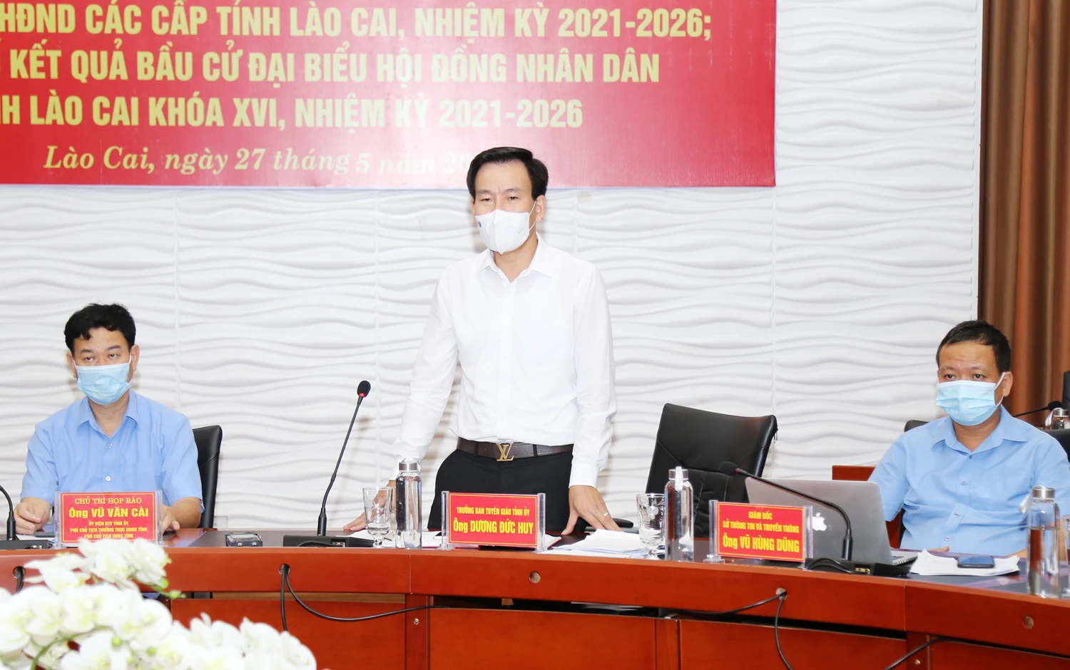 Trưởng ban Tuyên giáo Tỉnh ủy Dương Đức Huy phát biểu tại buổi họp báo.