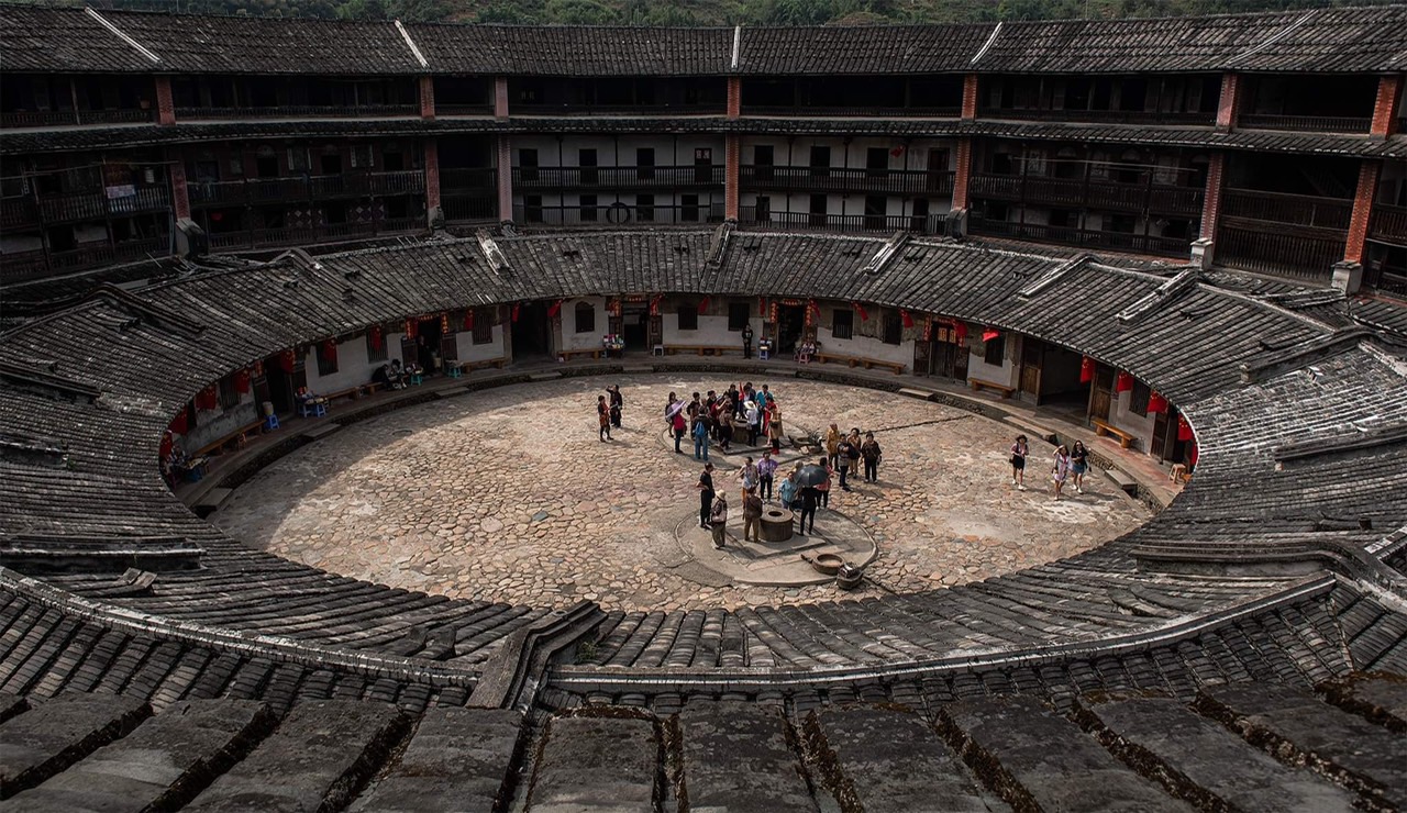 Nắng sớm Ngải Thầu. Ảnh: Nguyễn Mạnh Cường (được trao Bằng danh dự của ISF Diploma) Lễ cấp sắc người Dao đỏ. Ảnh: Dương Quốc Toản Sảng Ma Sáo mùa đổ nước. Ảnh: Trần Hậu Nghề truyền thống. Ảnh: Nguyễn Mạnh Cường Nghề nấu rượu. Ảnh: Nguyễn Mạnh Cường Một nét Trung hoa. Ảnh: Hiệp Đình Yến Nhảy lửa của người Dao đỏ. Ảnh: Hiệp Đình Yến Nắng sớm Sa Pa. Ảnh: Phạm Bằng Miền đá nở hoa. Ảnh: Bùi Văn Dần