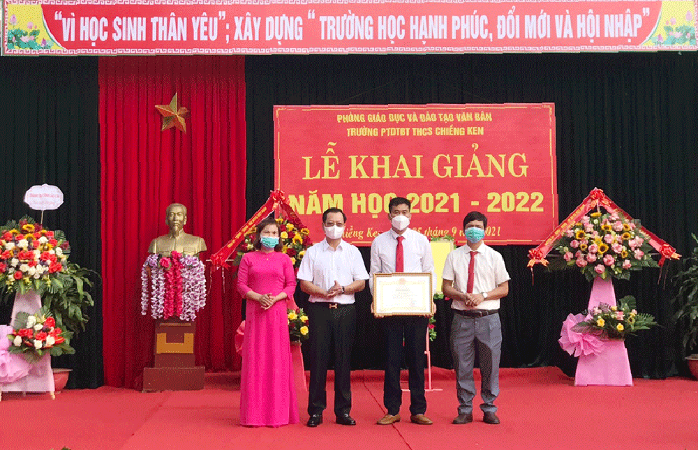 Lào Cai: Gần 228 nghìn học sinh dự Lễ khai giảng năm học mới ảnh 22 Lào Cai: Gần 228 nghìn học sinh dự Lễ khai giảng năm học mới ảnh 22