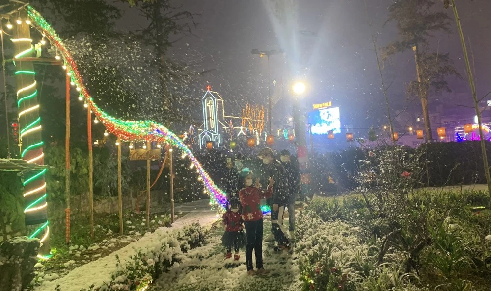 Người dân đón lễ Giáng sinh an lành ảnh 8 Người dân đón lễ Giáng sinh an lành ảnh 8