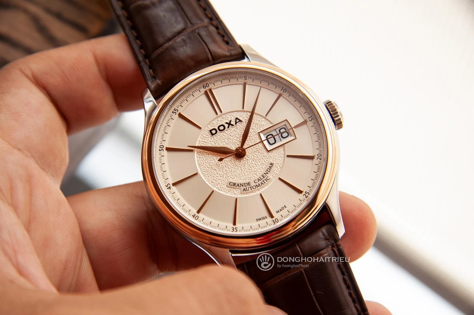 Đồng hồ nam màu vàng có bị phai màu không? Nên mua ở đâu? ảnh 2