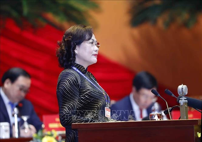 Đồng chí Nguyễn Thị Hồng, Thống đốc Ngân hàng Nhà nước Việt Nam trình bày tham luận.
