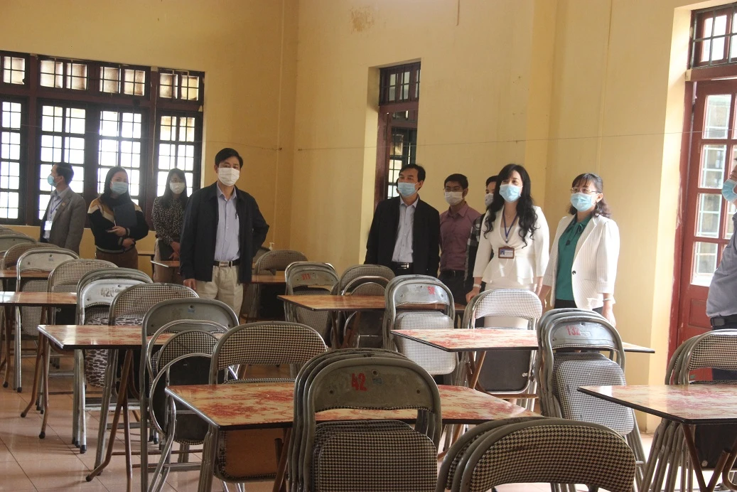 Phòng y tế Trường Tiểu học Nguyễn Du đảm bảo đủ thuốc và vật tư y tế. Kiểm tra việc đảm bảo vệ sinh bếp ăn tập thể của trường học. Phòng y tế Trường Tiểu học Nguyễn Du đảm bảo đủ thuốc và vật tư y tế. Kiểm tra việc đảm bảo vệ sinh bếp ăn tập thể của trường học.