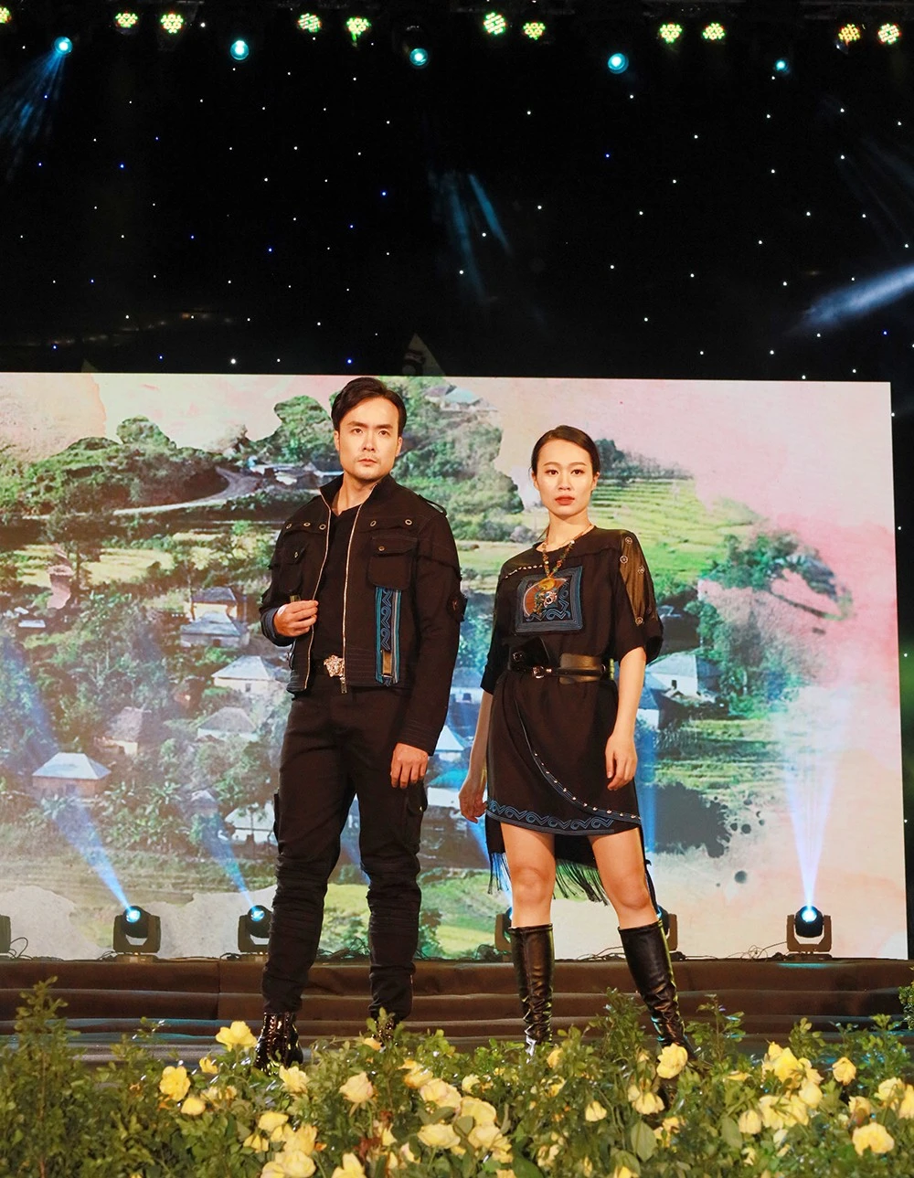 Ấn tượng thời trang nghệ thuật “Thổ cẩm – Câu chuyện tình yêu” ảnh 7