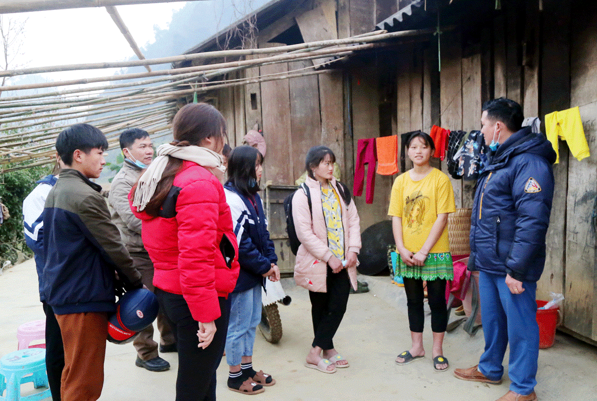 Bài 1: Dân vận khéo để “ kéo” học sinh ra lớp ảnh 1 Bài 1: Dân vận khéo để “ kéo” học sinh ra lớp ảnh 1