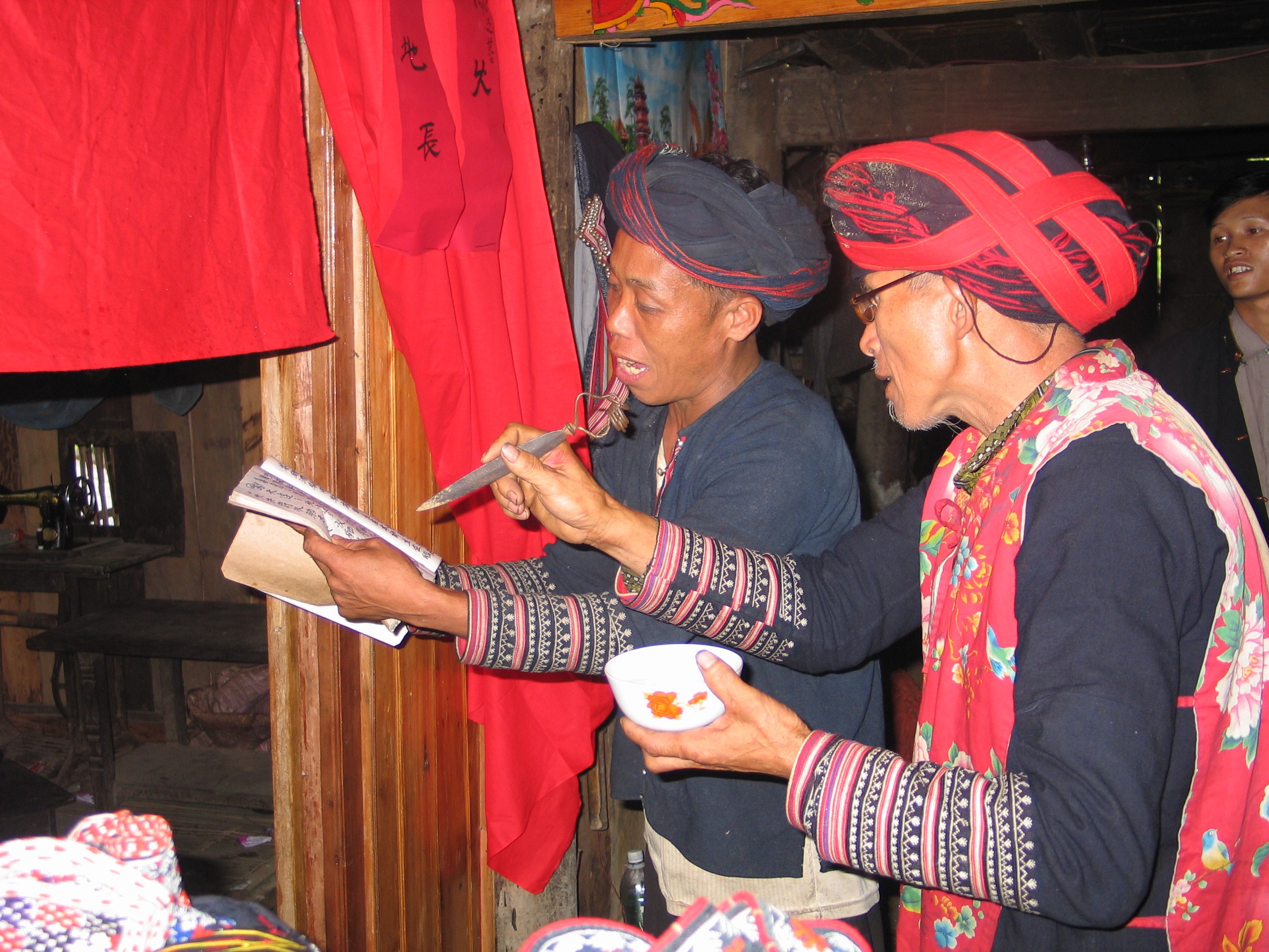 Hình tượng cây thông trong đời sống người Dao đỏ ảnh 3 Hình tượng cây thông trong đời sống người Dao đỏ ảnh 3