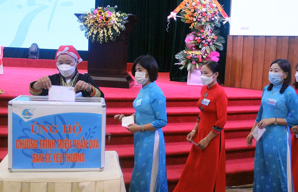 Phát động ủng hộ chương trình “Triệu phần quà san sẻ yêu thương” ảnh 2 Phát động ủng hộ chương trình “Triệu phần quà san sẻ yêu thương” ảnh 2