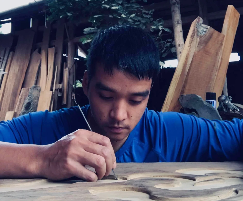 Ðam mê thổi hồn cho gỗ lũa decor ảnh 1