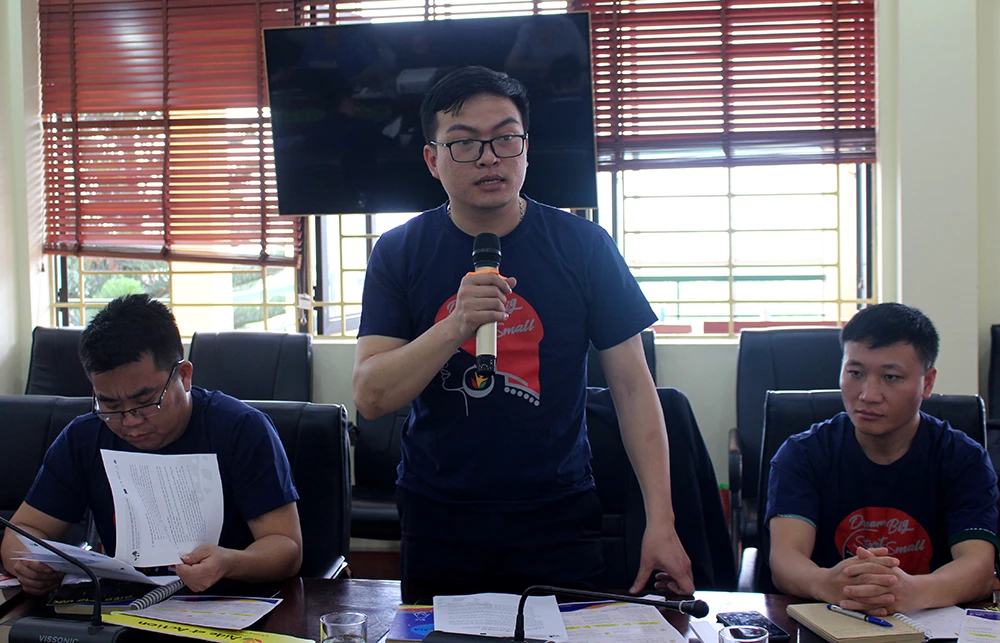 Đại biểu phát biểu đề nghị Ban tổ chức cuộc thi nêu rõ hơn về thành phần, đối tượng tham gia dự thi.