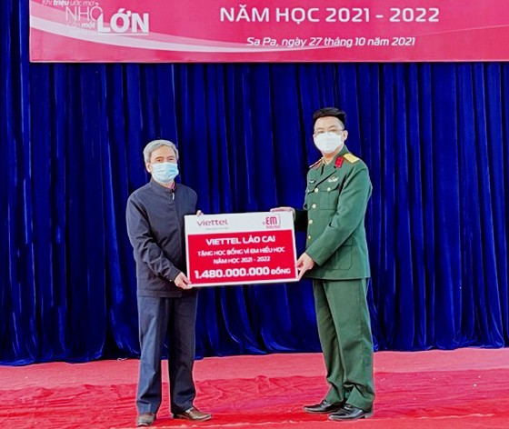 Trao học bổng "Vì em hiếu học" năm thứ 8 ảnh 2 Trao học bổng "Vì em hiếu học" năm thứ 8 ảnh 2
